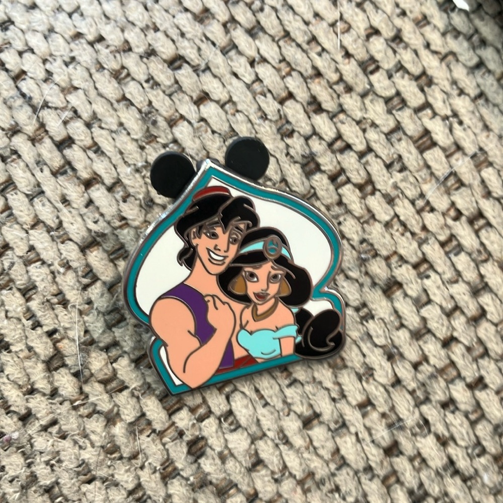 Aladdin Disney trading pin- great condition!
